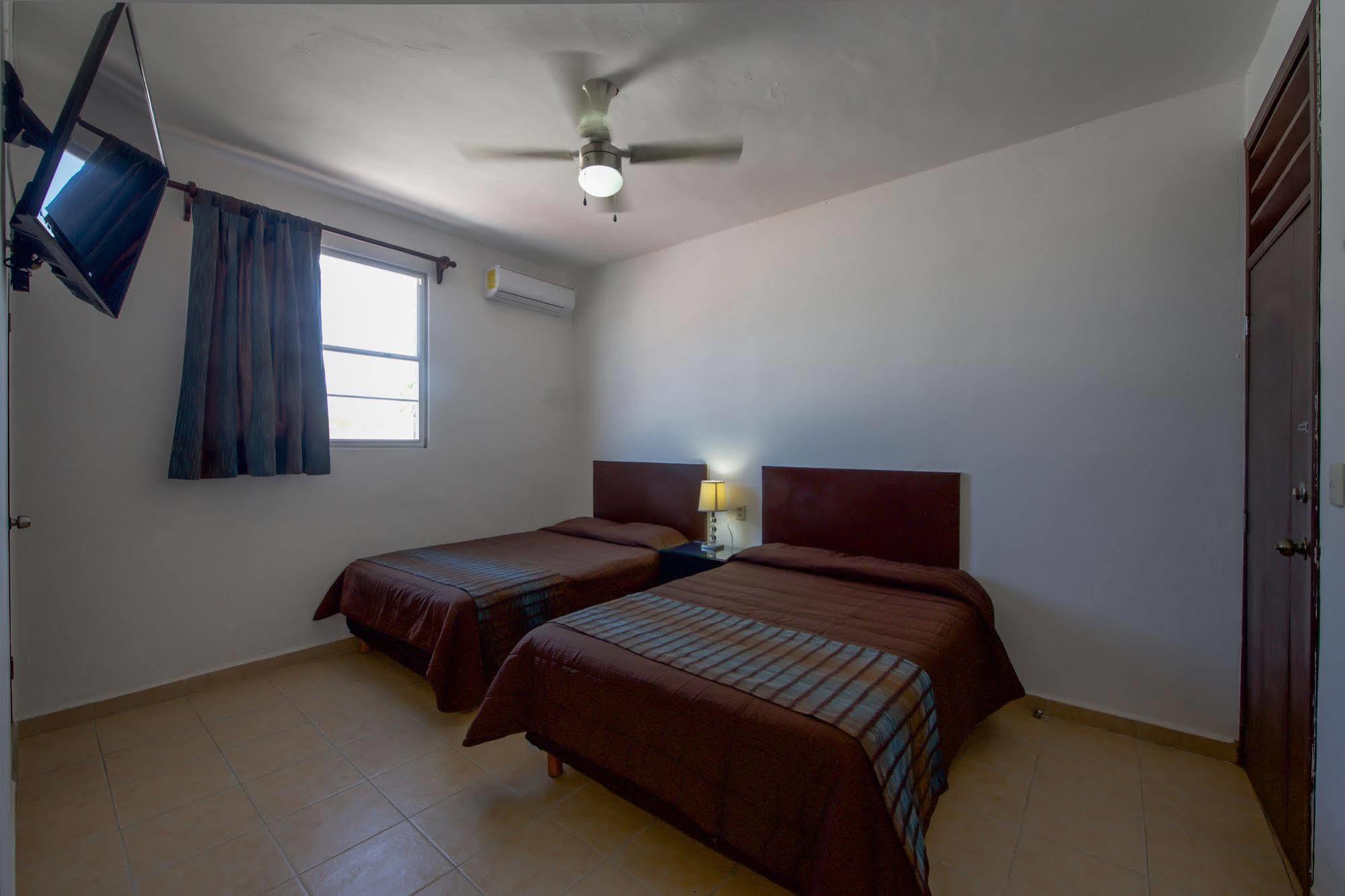 Hotel Villa Fontana Chetumal Exteriör bild
